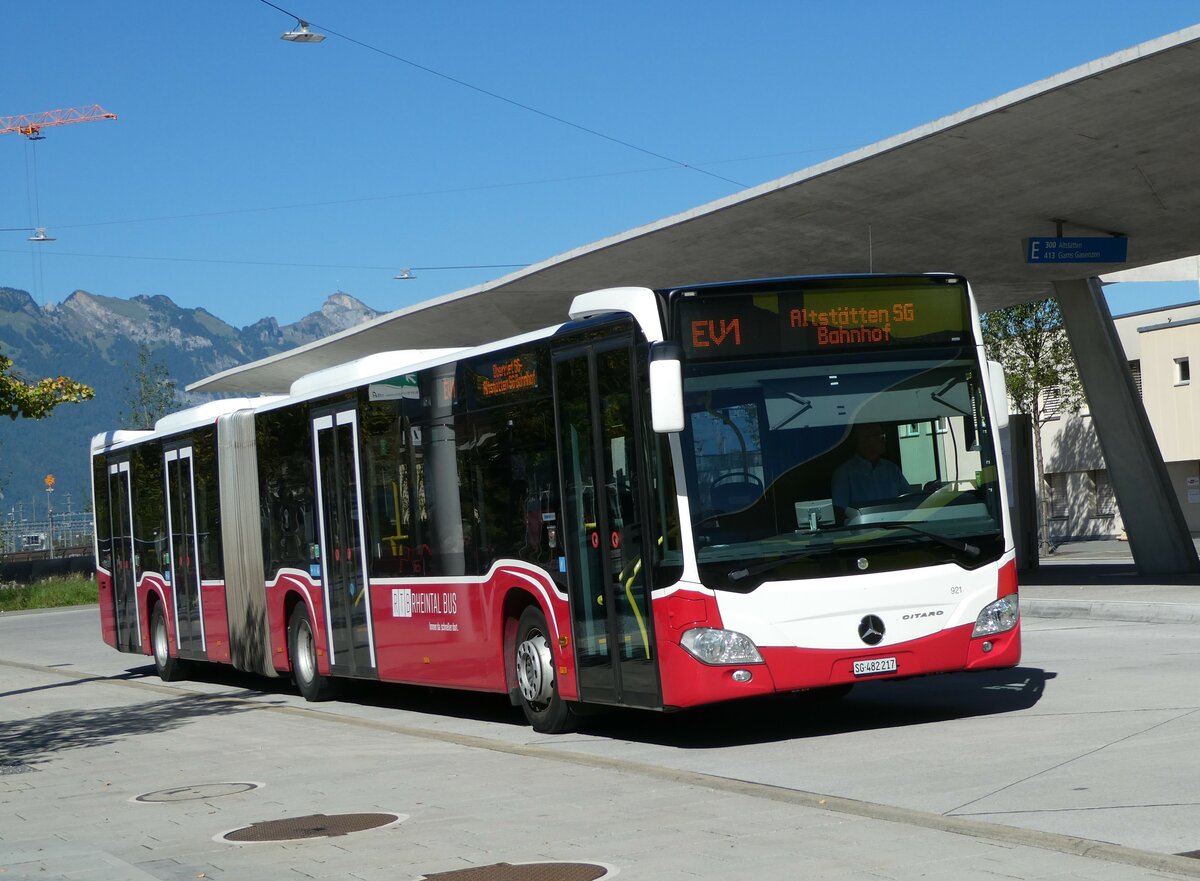 (255'616) - RTB Altst�tten - Nr. 921/SG 482'217 - Mercedes (ex Wiener Linien, A-Wien Nr. 8725) am 26. September 2023 beim Bahnhof Buchs