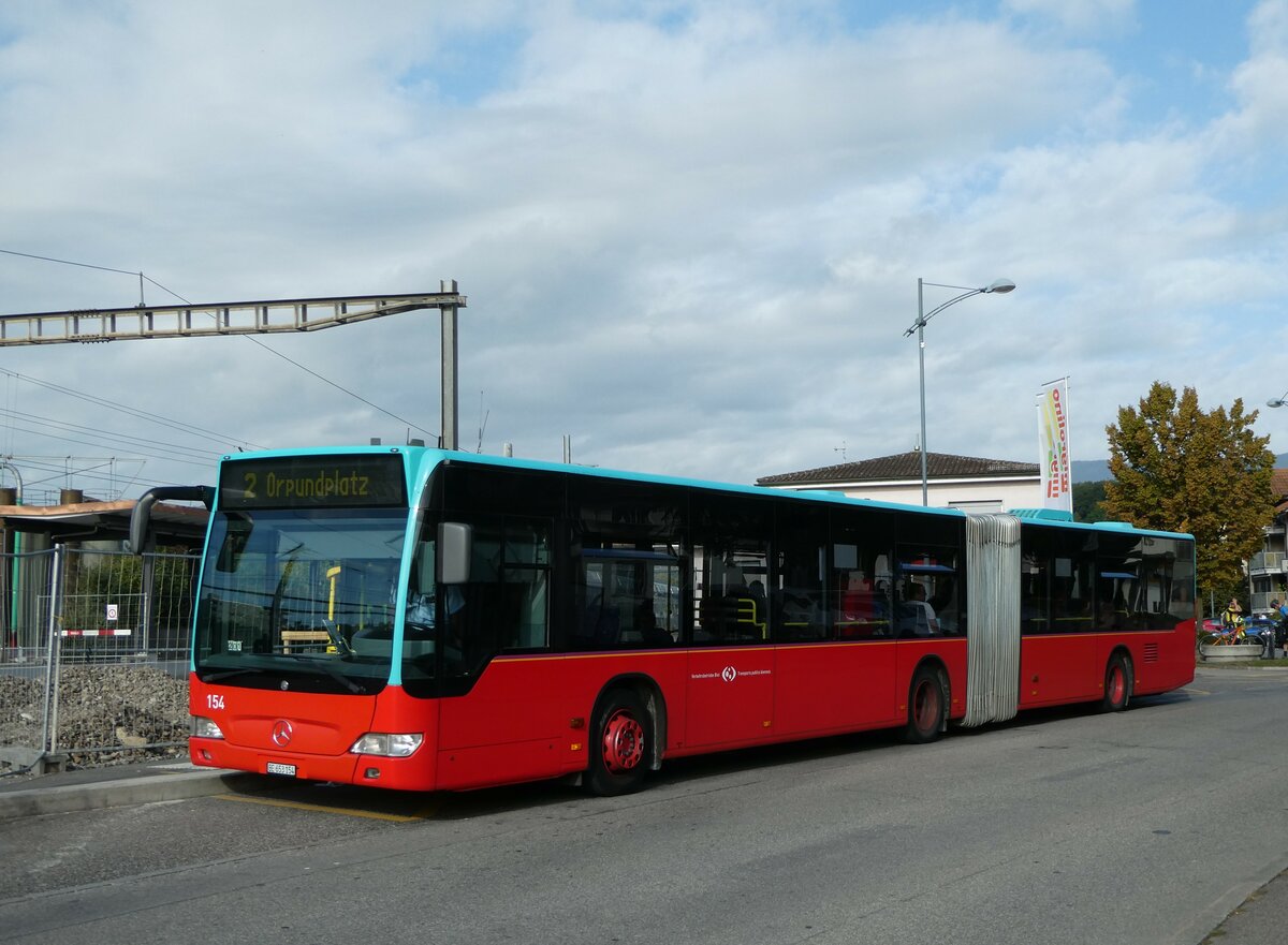 (255'698) - VB Biel - Nr. 154/BE 653'154 - Mercedes am 30. September 2023 beim Bahnhof Br�gg