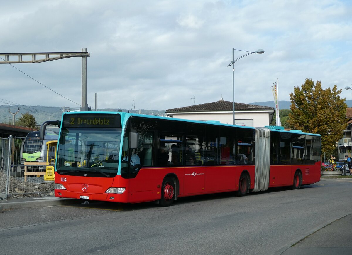 (255'699) - VB Biel - Nr. 154/BE 653'154 - Mercedes am 30. September 2023 beim Bahnhof Br�gg