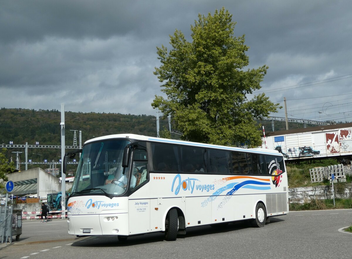 (255'728) - Joly Voyages, Les Breuleux - NE 123'058 - Bova am 30. September 2023 in Biel, Car Terminal