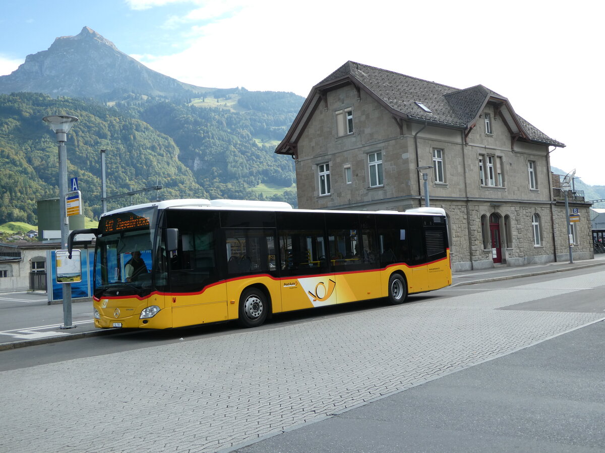 (255'972) - Niederer, Filzbach - Nr. 4/GL 791/PID 11'357 - Mercedes am 7. Oktober 2023 beim Bahnhof N�fels-Mollis
