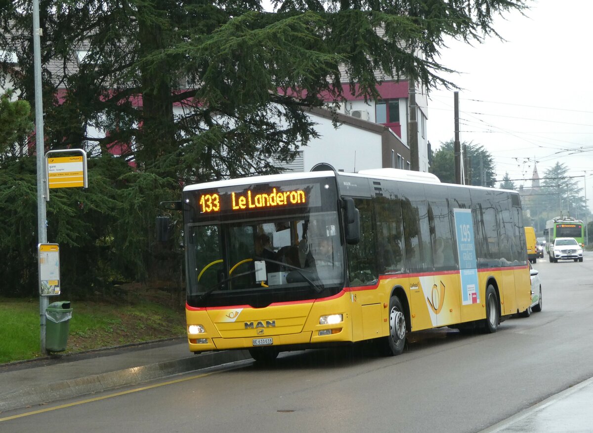(256'169) - Funi-Car, Biel - Nr. 18/BE 610'618/PID 5709 - MAN am 19. Oktober 2023 beim Bahnhof Marin-�pagnier