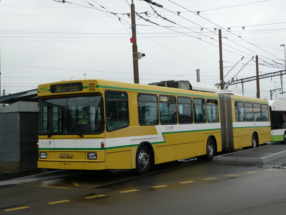 (256'194) - transN, La Chaux-de-Fonds - Nr. 119 - NAW/Hess Gelenktrolleybus (ex TN Neuch�tel Nr. 119) am 19. Oktober 2023 beim Bahnhof Marin-�pagnier