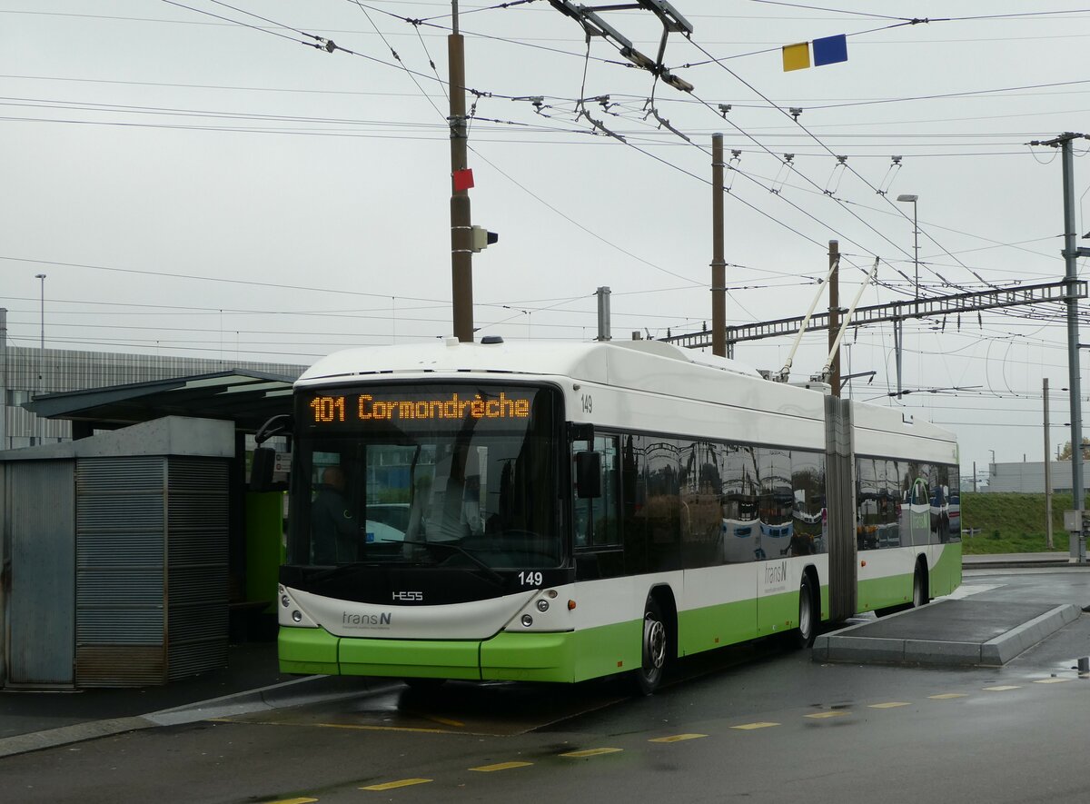 (256'195) - transN, La Chaux-de-Fonds - Nr. 149 - Hess/Hess Gelenktrolleybus (ex TN Neuch�tel Nr. 149) am 19. Oktober 2023 beim Bahnhof Marin-�pagnier