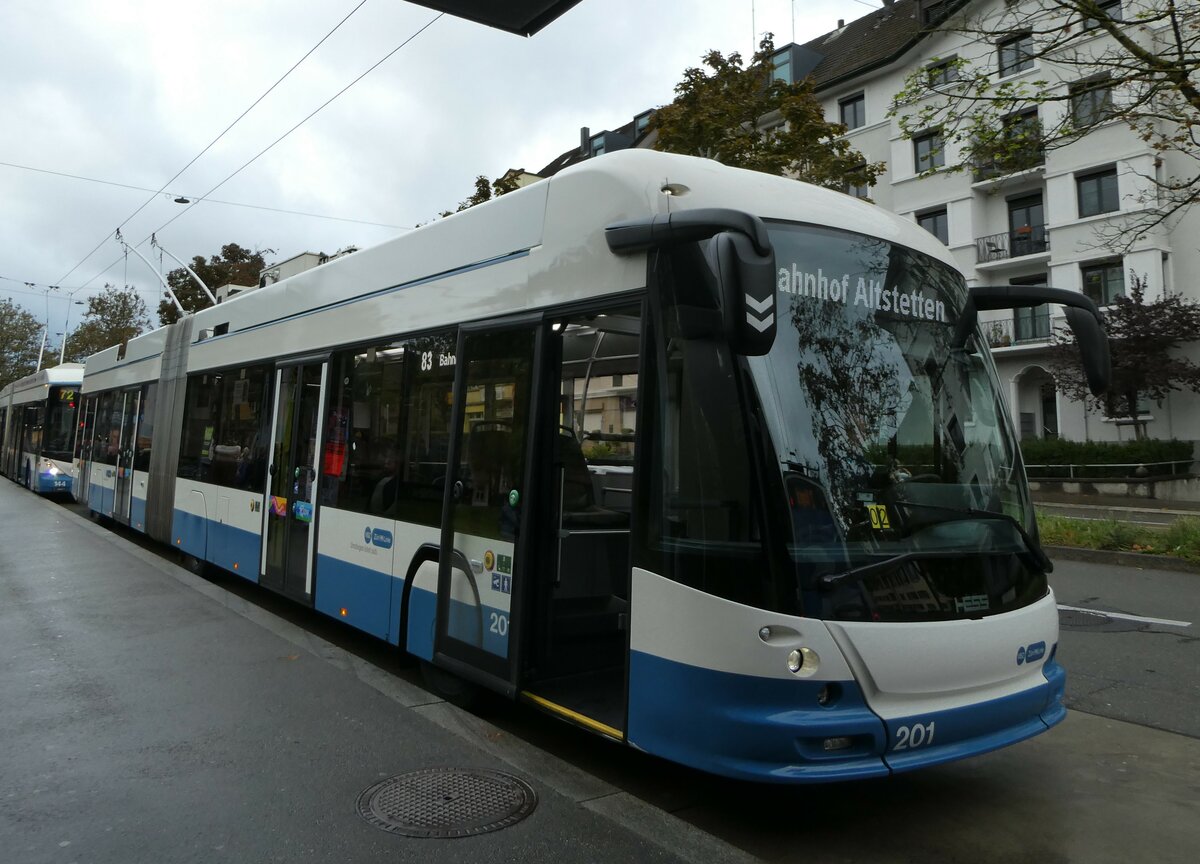 (256'209) - VBZ Z�rich - Nr. 201 - Hess/Hess Gelenktrolleybus am 21. Oktober 2023 in Z�rich, Milchbuck