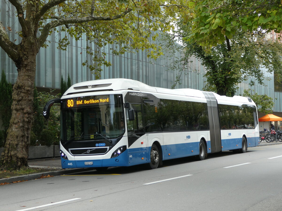 (256'286) - VBZ Z�rich - Nr. 445/ZH 907'445 - Volvo am 21. Oktober 2023 in Z�rich, Lindenplatz