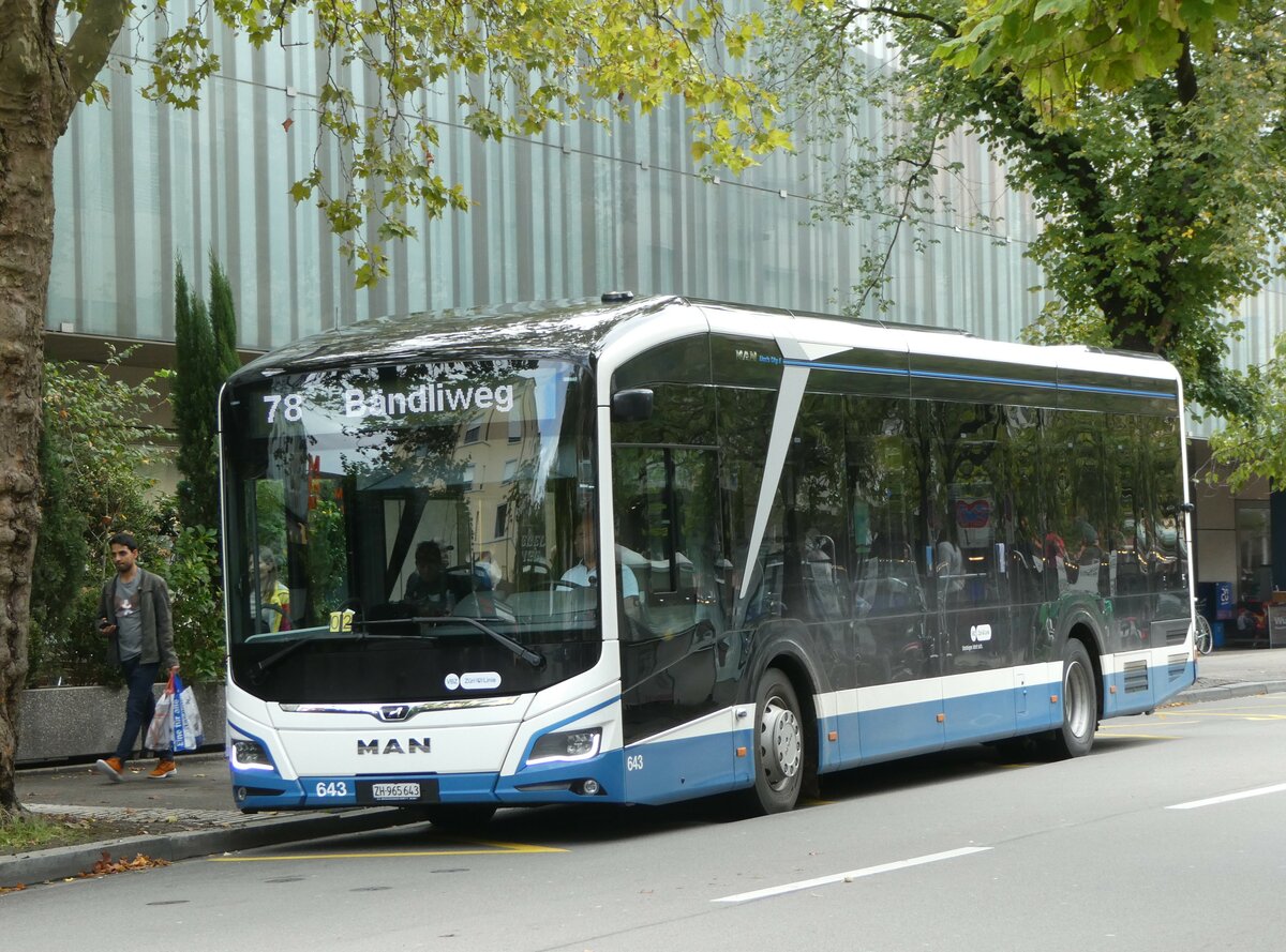 (256'288) - VBZ Z�rich - Nr. 643/ZH 965'643 - MAN am 21. Oktober 2023 in Z�rich, Lindenplatz