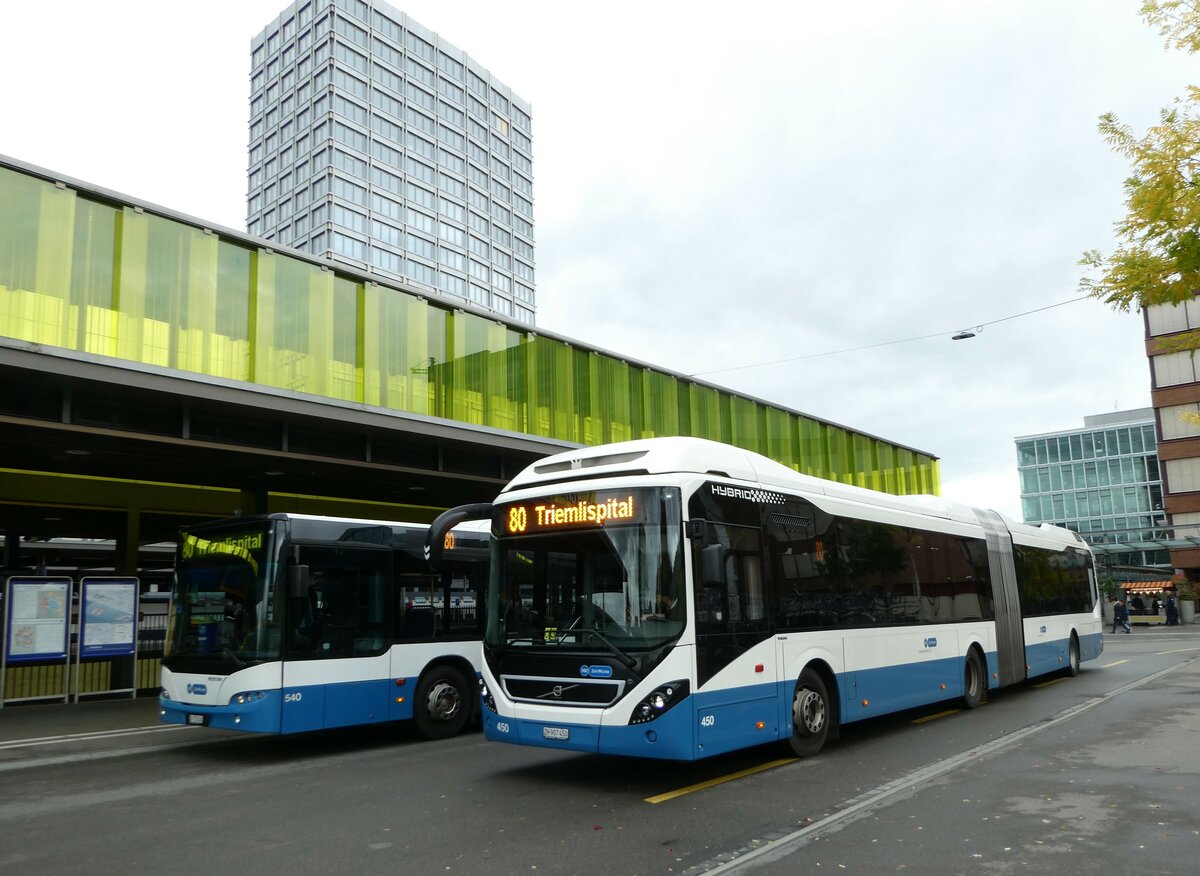 (256'298) - VBZ Z�rich - Nr. 450/ZH 907'450 - Volvo am 21. Oktober 2023 beim Bahnhof Z�rich Oerlikon