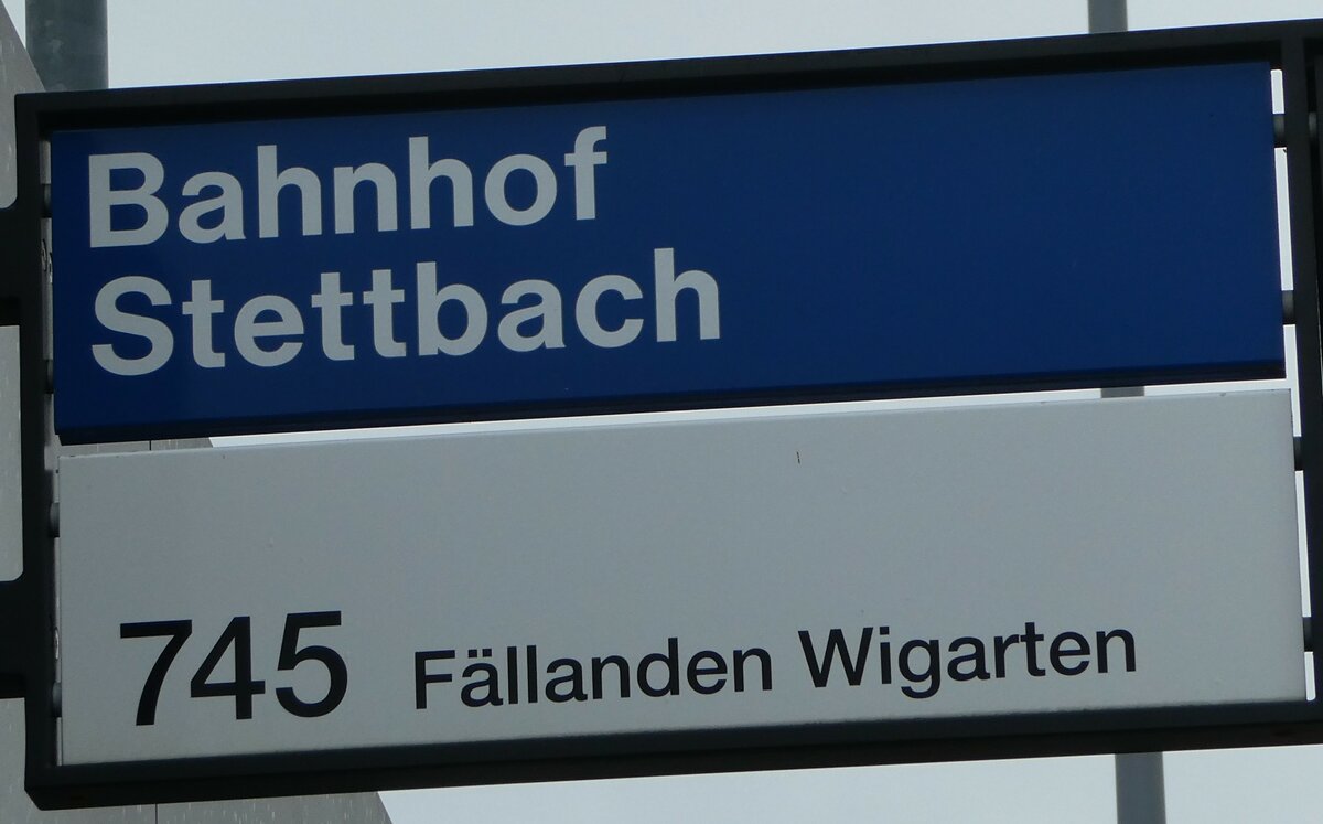 (256'305) - ZVV-Haltestellenschild - Z�rich, Bahnhof Stettbach - am 21. Oktober 2023