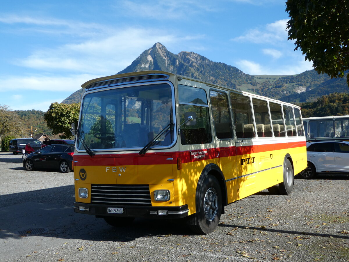 (256'508) - Lambach, Gommiswald - NW 24'301 - FBW/Eggli (ex Tanner+Lambach, Reigoldswil; ex Lambach, Rieden; ex Meier, Gr�t; ex AVG Grindelwald Nr. 13; ex P 24'182) am 28. Oktober 2023 in K�giswil, Restaurant Adler