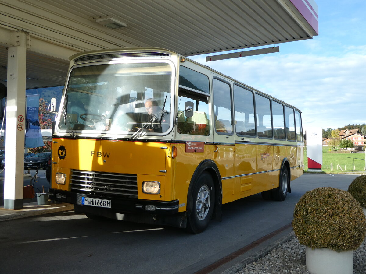 (256'518) - Aus Deutschland: Hahn, M�nchen - M-HH 668H - FBW/FHS (ex Michels, Schmallenberg; ex FRAM Drachten/NL Nr. 5; ex P 24'184) am 28. Oktober 2023 in Sand, Avia-Tankstelle