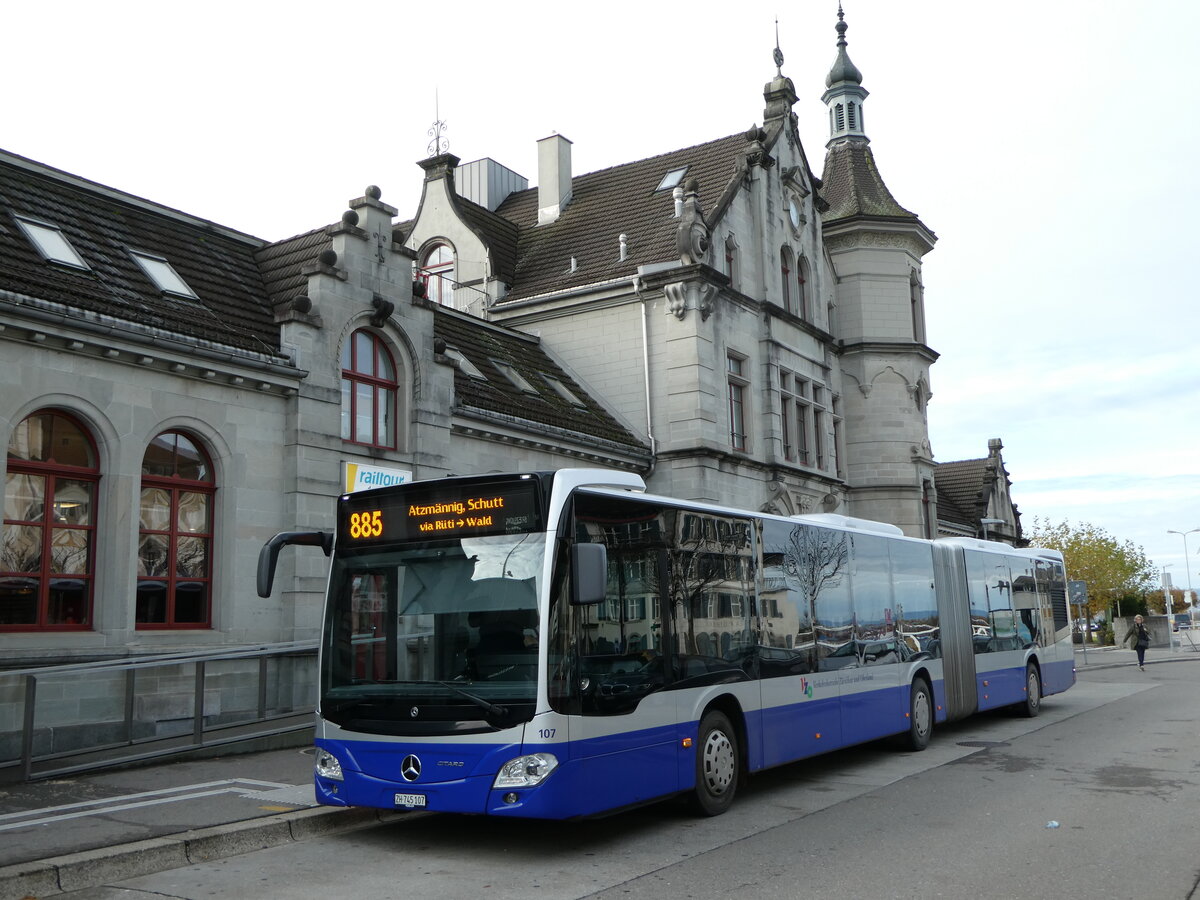 (257'057) - VZO Gr�ningen - Nr. 107/ZH 745'107 - Mercedes am 18. November 2023 beim Bahnhof Rapperswil