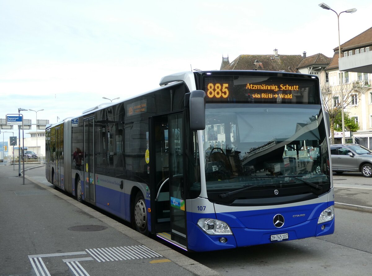 (257'059) - VZO Gr�ningen - Nr. 107/ZH 745'107 - Mercedes am 18. November 2023 beim Bahnhof Rapperswil