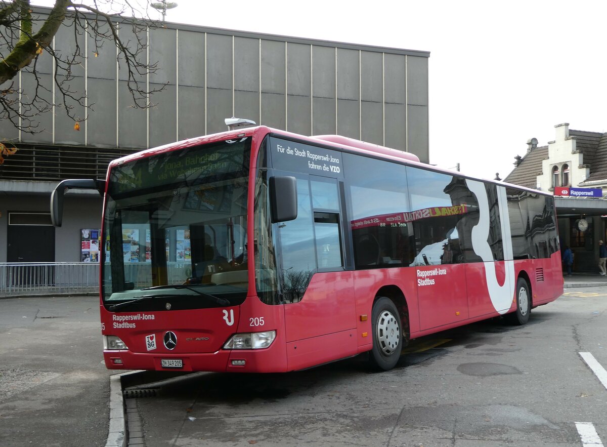 (257'061) - VZO Gr�ningen - Nr. 205/ZH 349'205 - Mercedes am 18. November 2023 beim Bahnhof Rapperswil