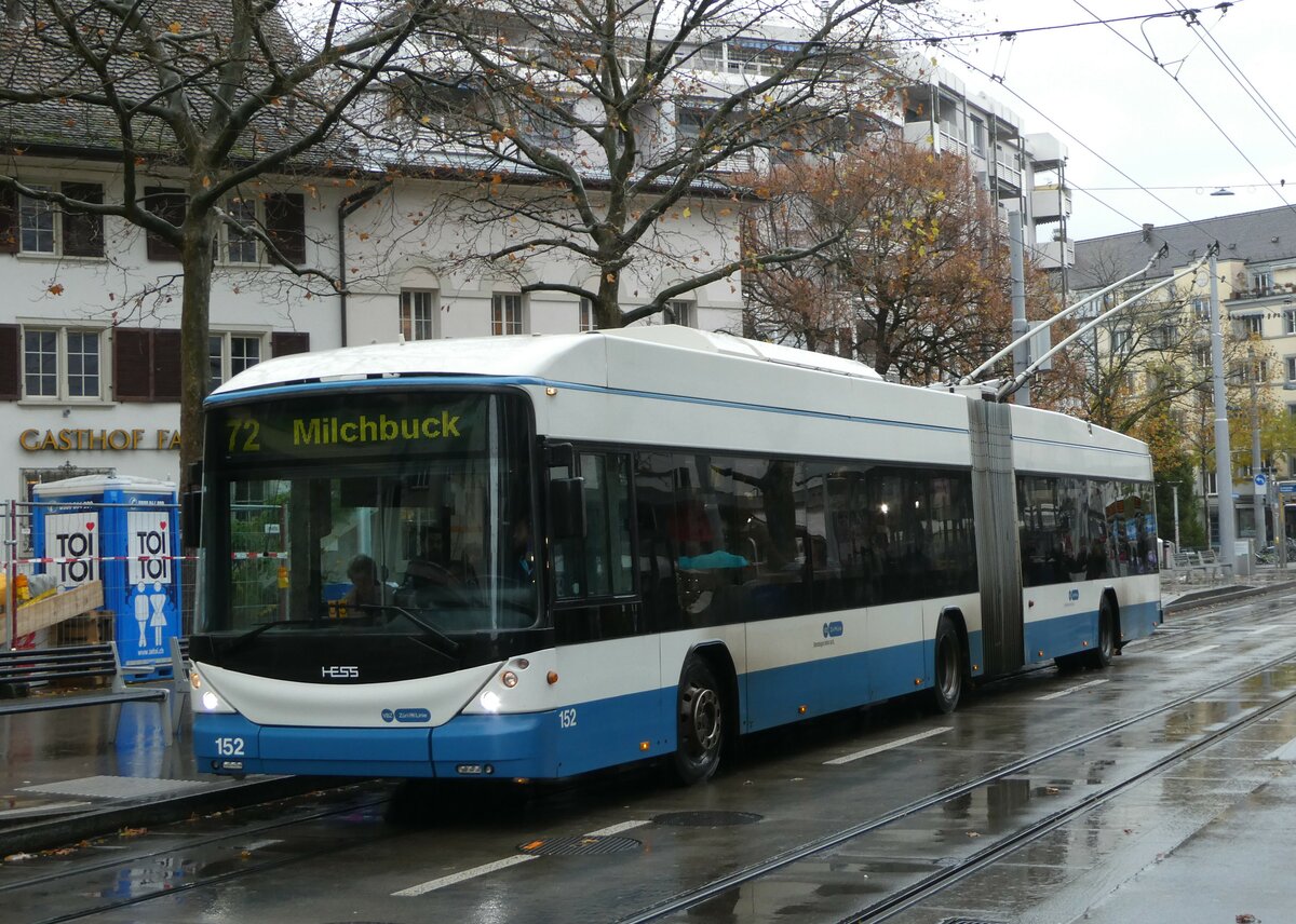 (257'215) - VBZ Z�rich - Nr. 152 - Hess/Hess Gelenktrolleybus am 24. November 2023 in Z�rich, Schmiede Wiedikon