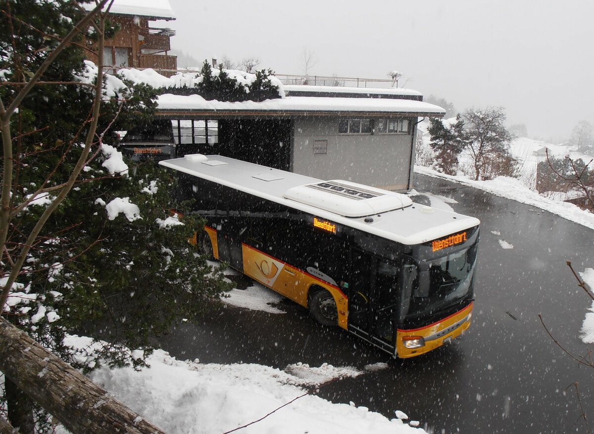 (257'458) - Fl�ck, Brienz - Nr. 8/BE 643'926/PID 5682 - Setra am 5. Dezember 2023 in Reuti-Hasliberg, Garage