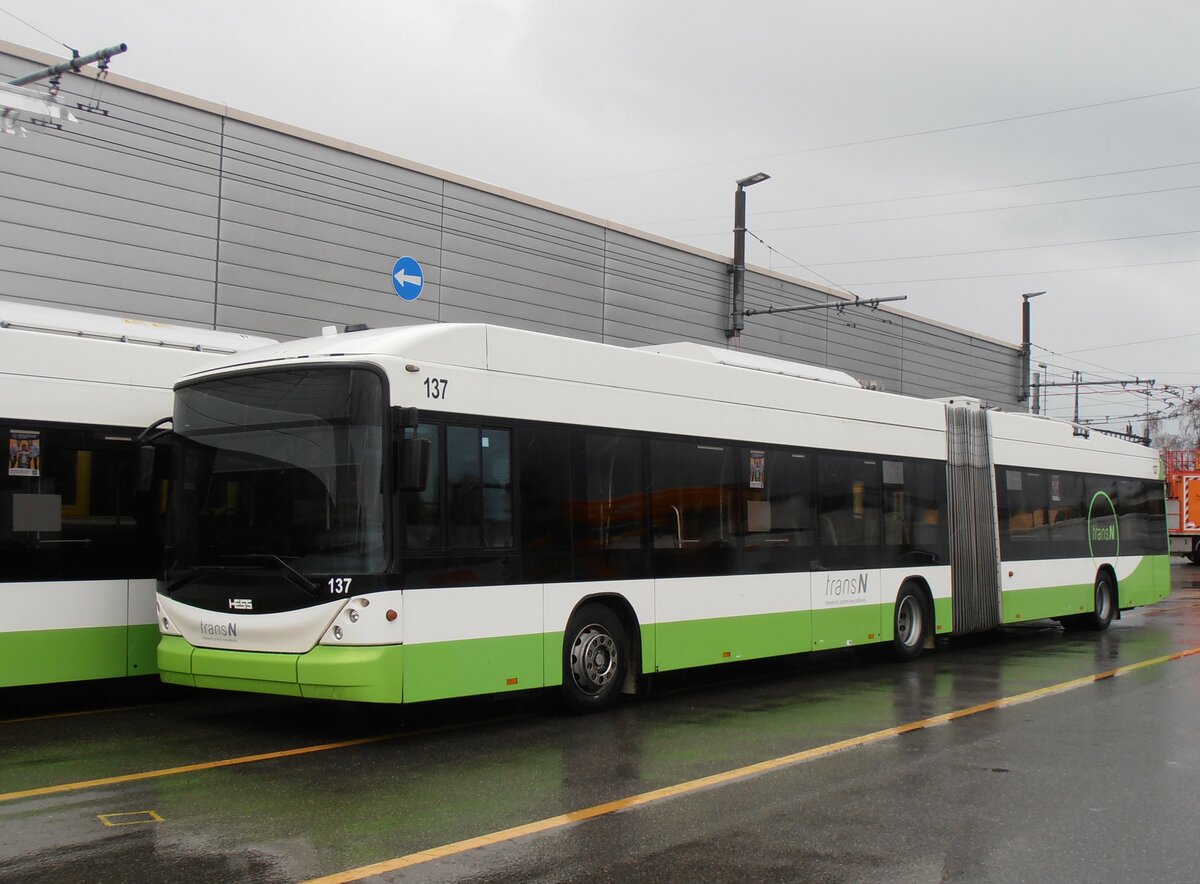 (257'528) - transN, La Chaux-de-Fonds - Nr. 137 - Hess/Hess Gelenktrolleybus (ex TN Neuch�tel Nr. 137) am 11. Dezember 2023 in Marin, D�p�t