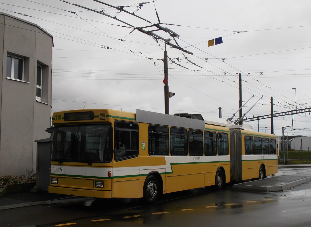 (257'549) - transN, La Chaux-de-Fonds - Nr. 115 - NAW/Hess Gelenktrolleybus (ex TN Neuch�tel Nr. 115) am 11. Dezember 2023 beim Bahnhof Marin-�pagnier
