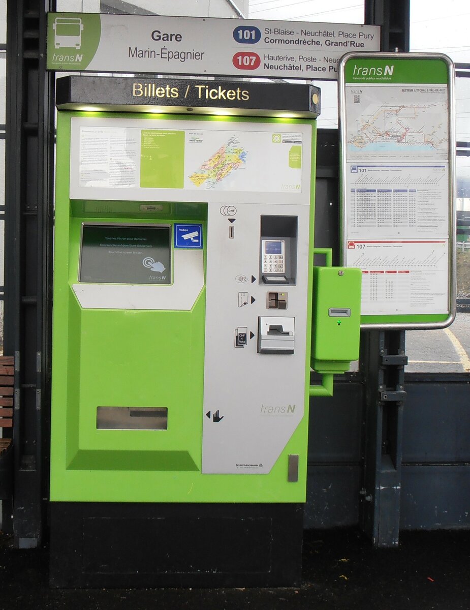 (257'558) - transN-Billetautomat am 11. Dezember 2023 beim Bahnhof Marin-�pagnier