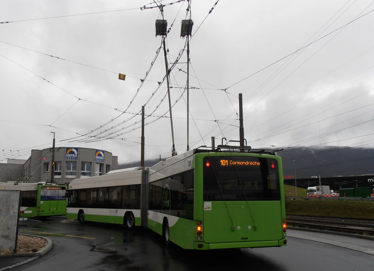 (257'570) - transN, La Chaux-de-Fonds - Nr. 139 - Hess/Hess Gelenktrolleybus (ex TN Neuch�tel Nr. 139) am 11. Dezember 2023 beim Bahnhof Marin-�pagnier