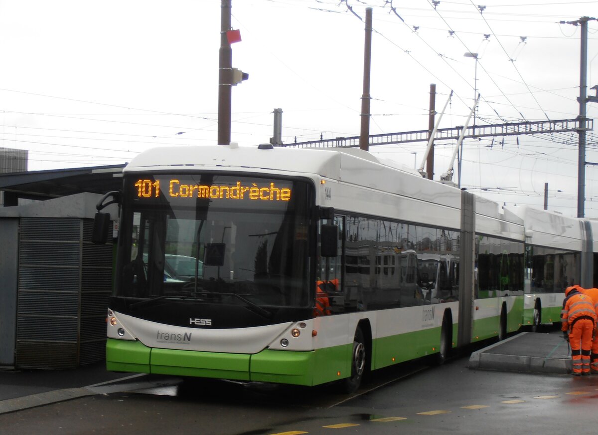 (257'572) - transN, La Chaux-de-Fonds - Nr. 144 - Hess/Hess Gelenktrolleybus (ex TN Neuch�tel Nr. 144) am 11. Dezember 2023 beim Bahnhof Marin-�pagnier