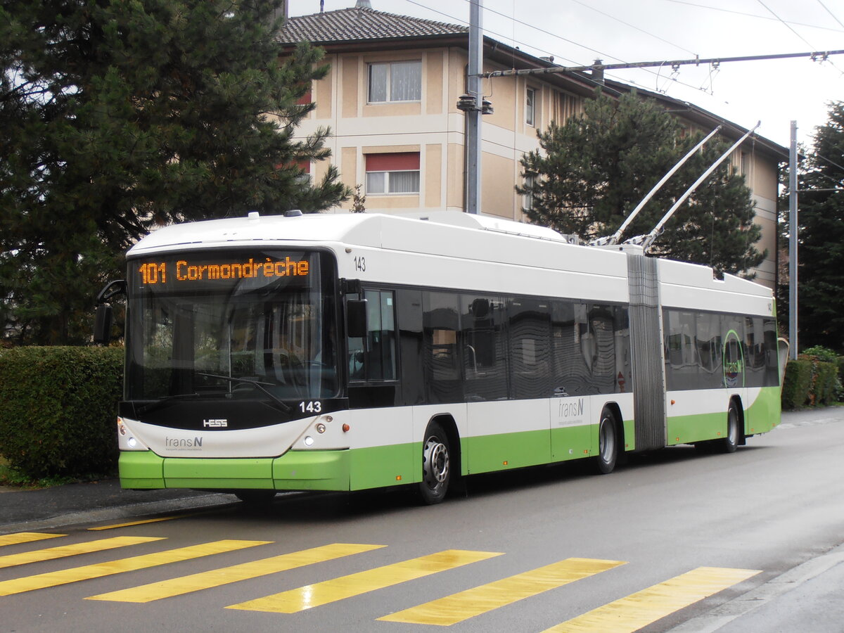(257'578) - transN, La Chaux-de-Fonds - Nr. 143 - Hess/Hess Gelenktrolleybus (ex TN Neuch�tel Nr. 143) am 11. Dezember 2023 beim Bahnhof Marin-�pagnier