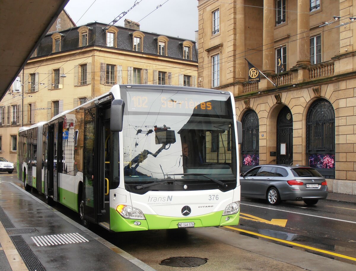 (257'579) - transN, La Chaux-de-Fonds - Nr. 376/NE 146'376 - Mercedes am 11. Dezember 2023 in Neuch�tel, Place Pury