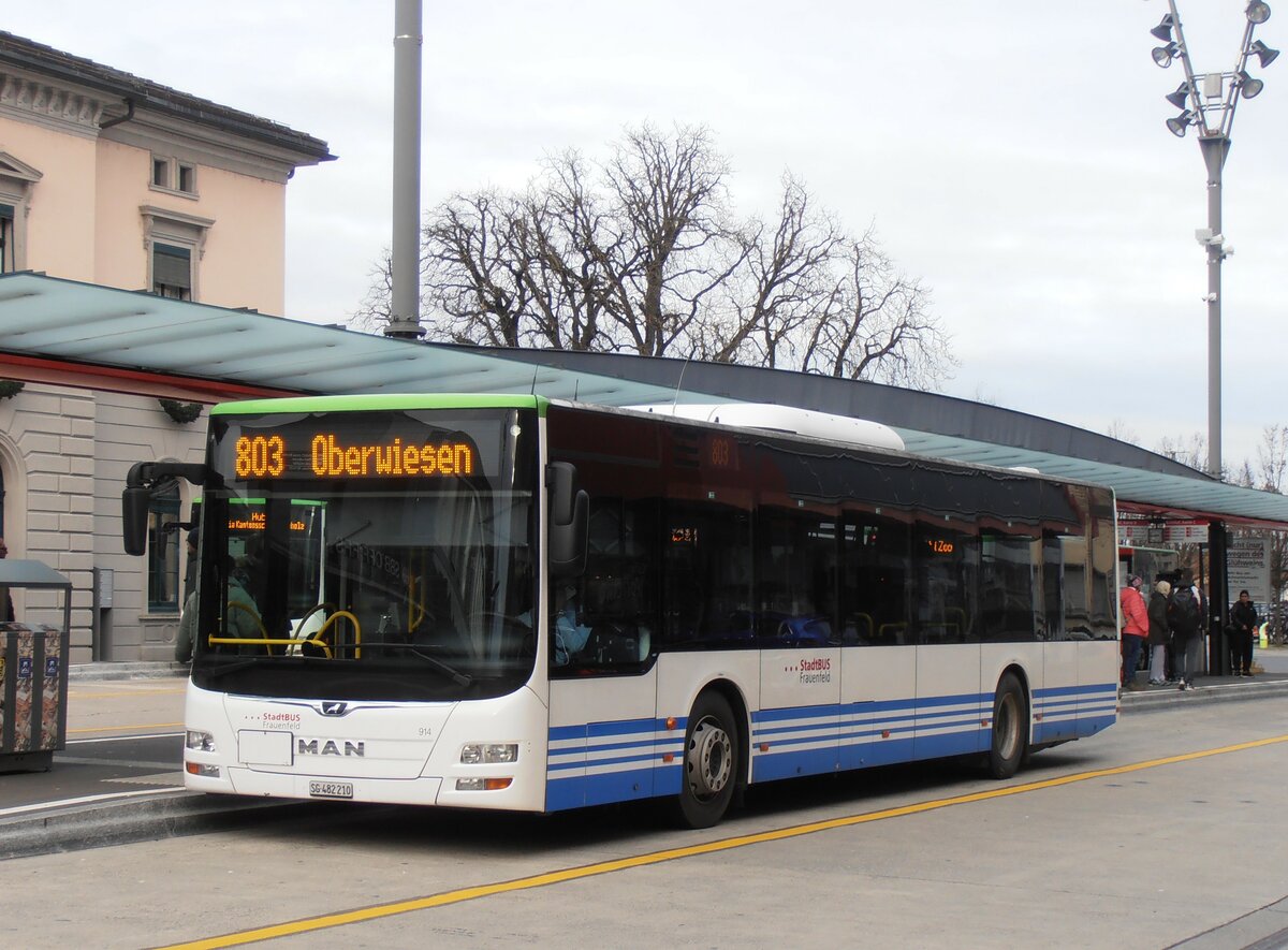 (257'632) - StadtBUS, Frauenfeld - Nr. 914/SG 482'210 - MAN (ex RTB Altst�tten Nr. 914; ex PostBus/A BD 15'358) am 15. Dezember 2023 beim Bahnhof Frauenfeld