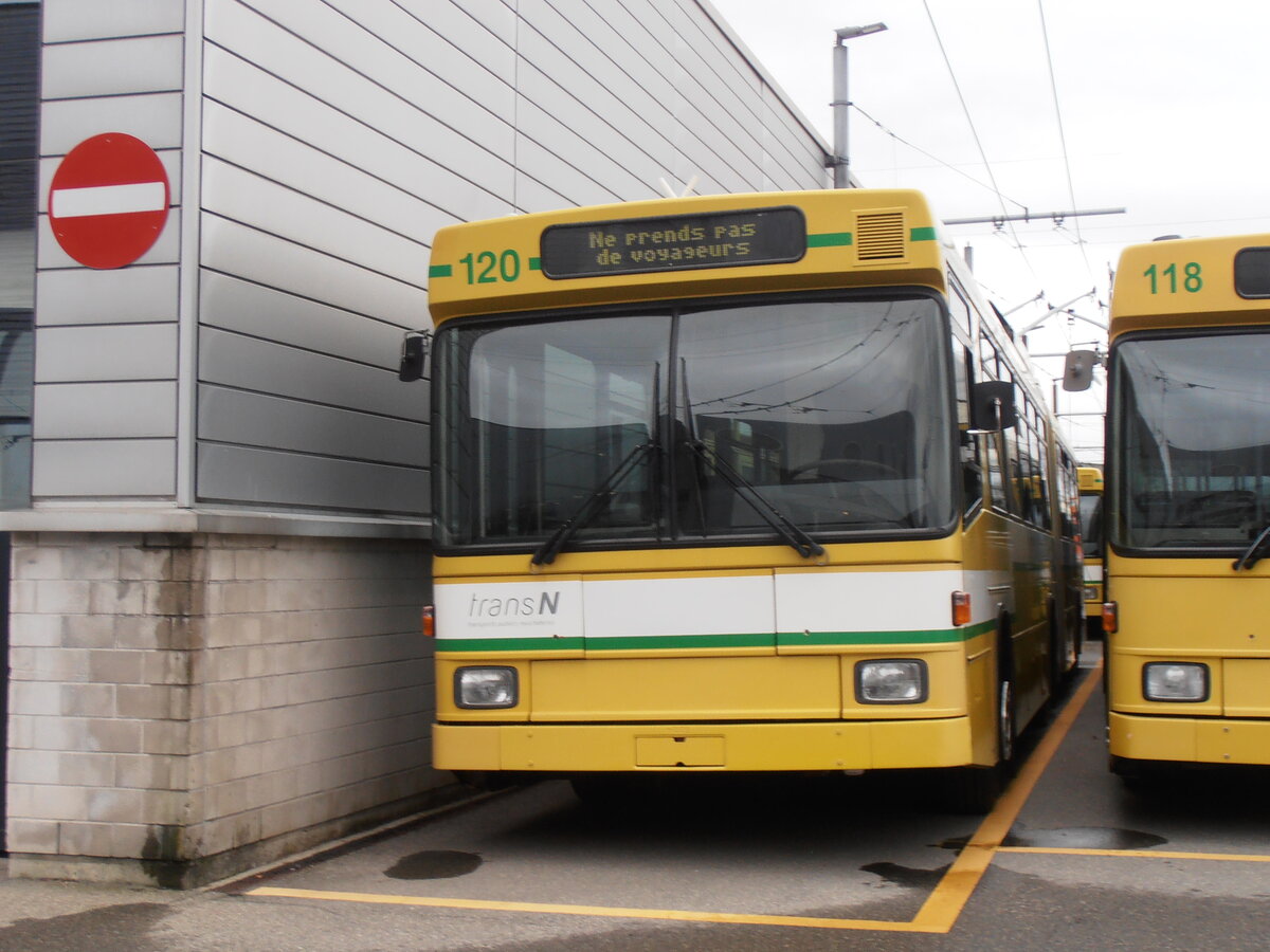 (257'743) - transN, La Chaux-de-Fonds - Nr. 120 - NAW/Hess Gelenktrolleybus (ex TN Neuch�tel Nr. 120) am 21. Dezember 2023 in Marin, D�p�t
