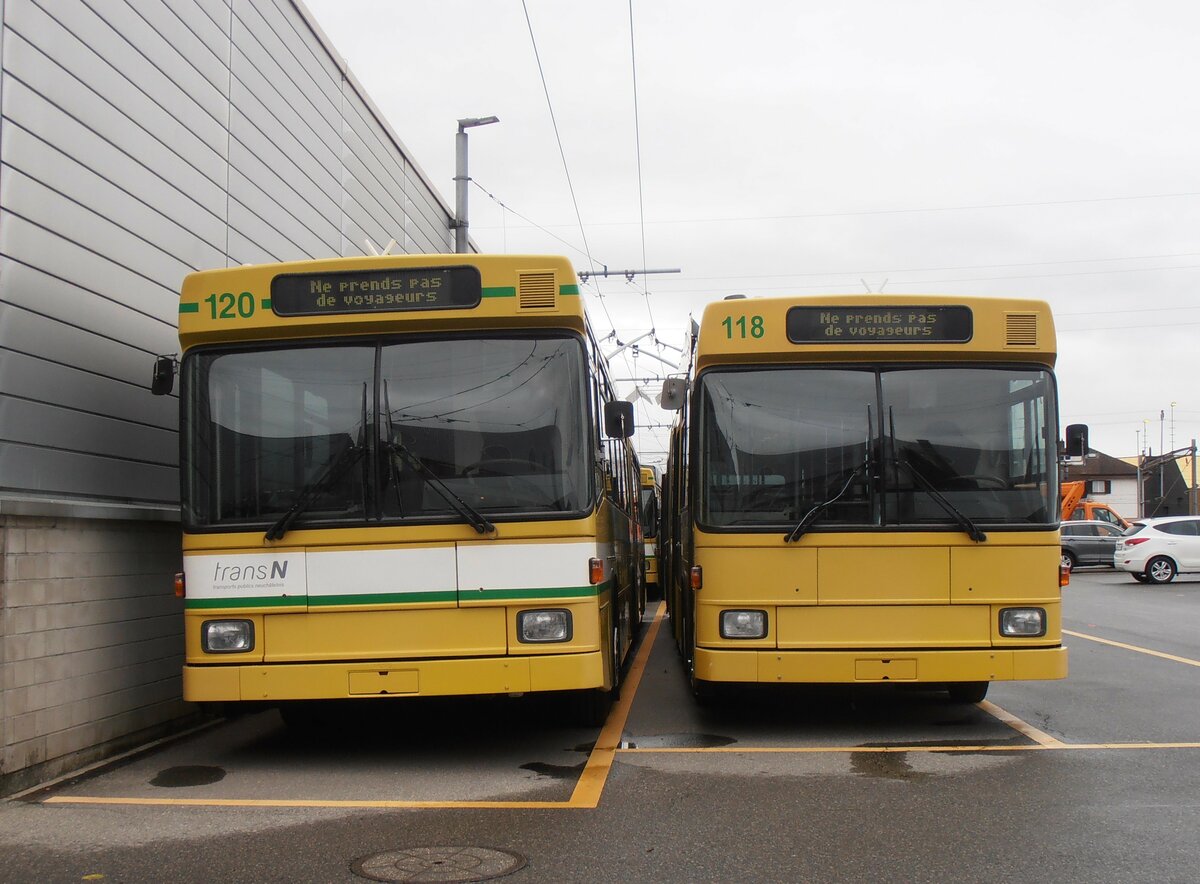 (257'744) - transN, La Chaux-de-Fonds - Nr. 120 - NAW/Hess Gelenktrolleybus (ex TN Neuch�tel Nr. 120) + Nr. 118 - NAW/Hess Gelenktrolleybus (ex TN Neuch�tel Nr. 118) am 21. Dezember 2023 in Marin, D�p�t