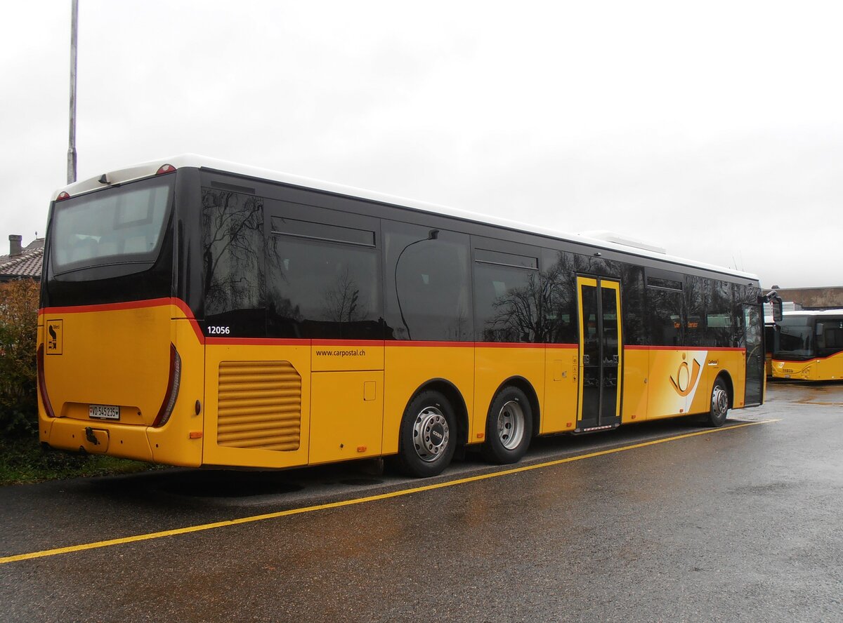 (257'767) - CarPostal Ouest - VD 545'235/PID 12'056 - Iveco (ex Ballestraz, Gr�ne; ex Vorf�hrfahrzeug Iveco France EY 361 WS) am 21. Dezember 2023 in Yverdon, Garage