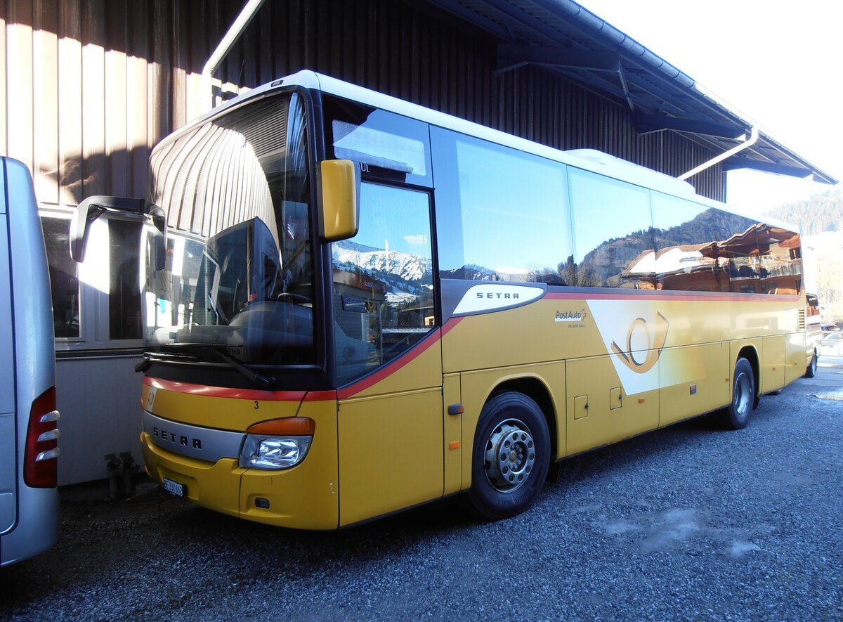 (257'925) - K�bli, Gstaad - Nr. 3/BE 330'862/PID 4535 - Setra am 25. Dezember 2023 in Gstaad, Garage