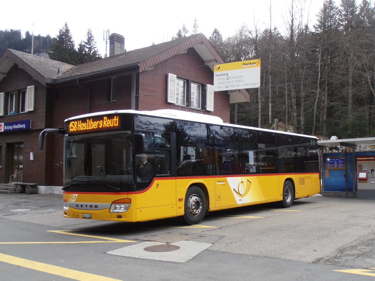 (257'944) - Fl�ck, Brienz - Nr. 8/BE 643'926/PID 5682 - Setra am 28. Dezember 2023 auf dem Br�nigpass