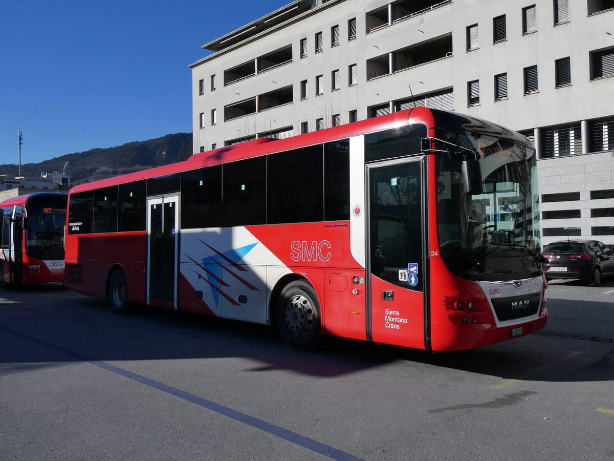 (258'627) - SMC Montana - Nr. 24/VS 108'924 - MAN am 11. Januar 2024 beim Bahnhof Sierre