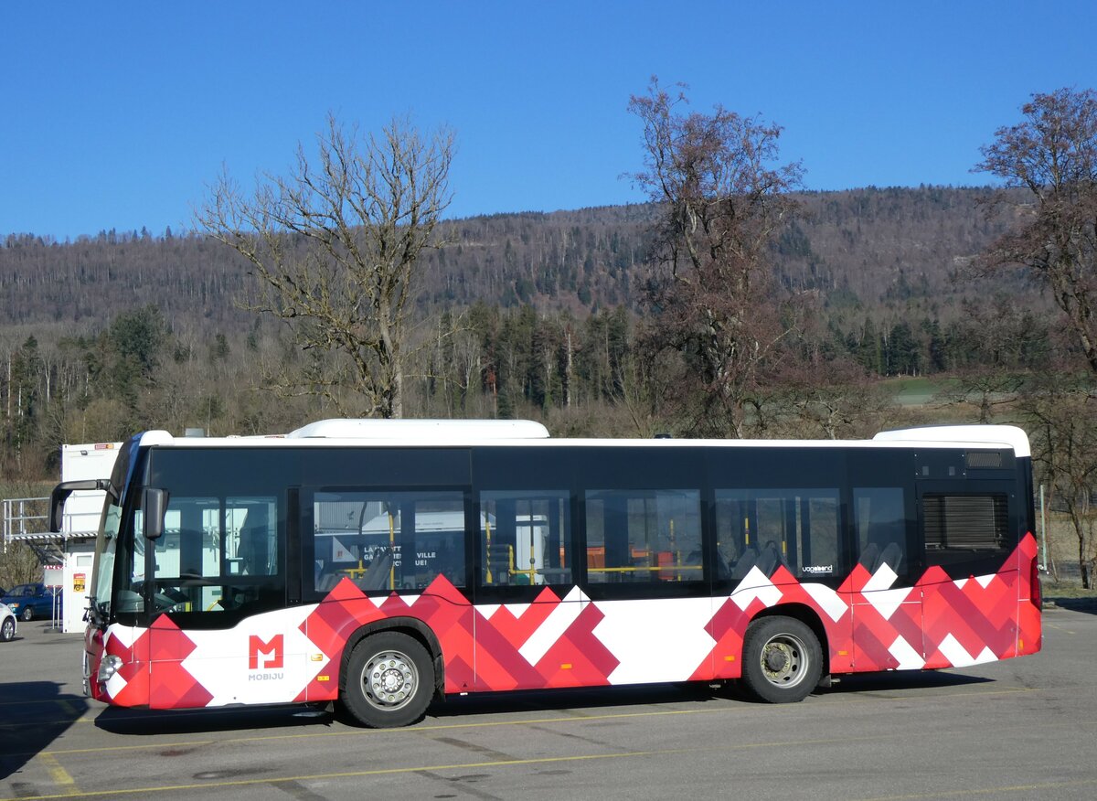 (258'767) - CarPostal Ouest - JU 26'790/PID 10'259 - Mercedes (ex Nr. 5) am 20. Januar 2024 in Develier, Parkplatz
