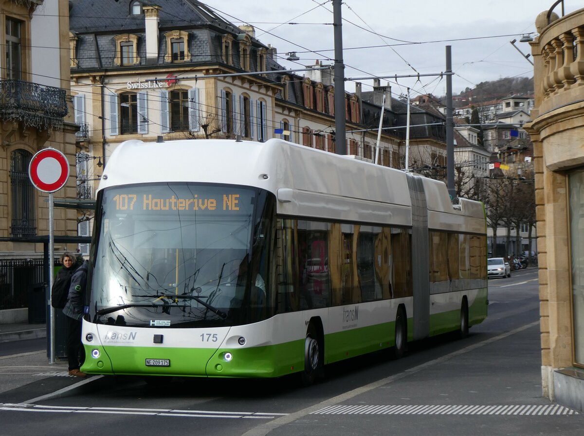 (258'926) - transN, La Chau-de-Fonds - Nr. 175/NE 209'175 - Hess/Hess Gelenktrolleybus am 26. Januar 2024 in Neuch�tel, Place Pury