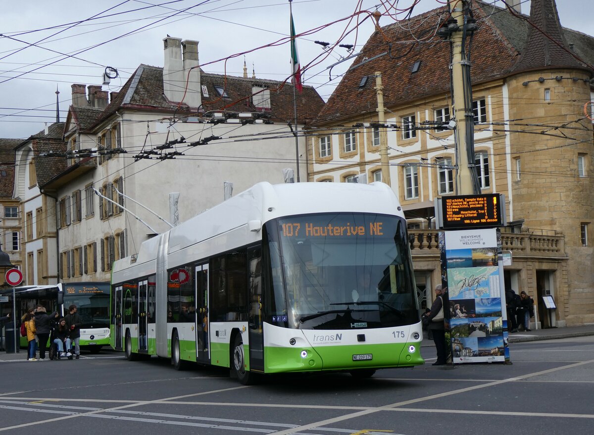 (258'927) - transN, La Chaux-de-Fonds - Nr. 175/NE 209'175 - Hess/Hess Gelenktrolleybus am 26. Januar 2024 in Neuch�tel, Place Pury