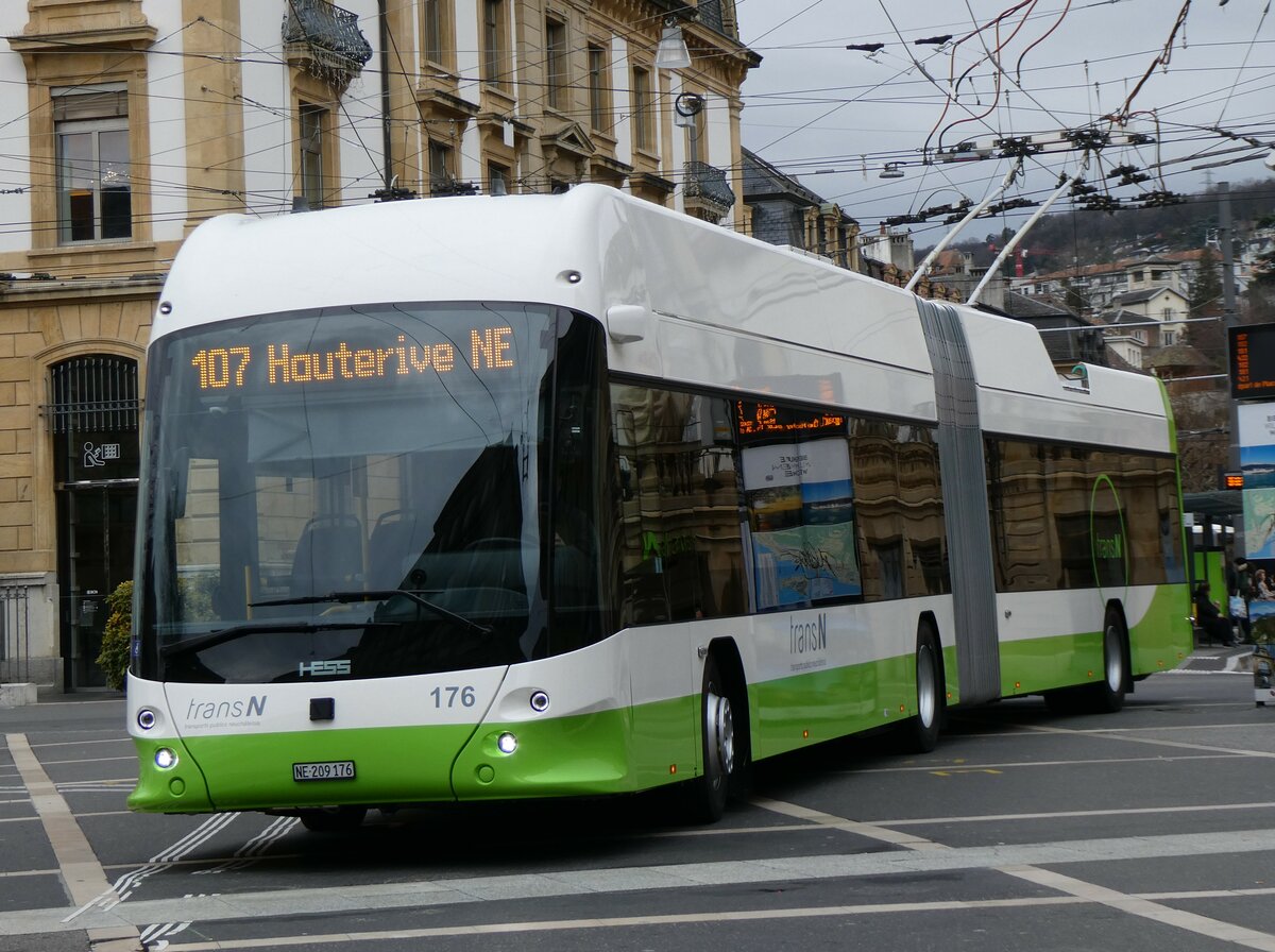 (258'939) - transN, La Chaux-de-Fonds - Nr. 176/NE 209'176 - Hess/Hess Gelenktrolleybus am 26. Januar 2024 in Neuch�tel, Place Pury