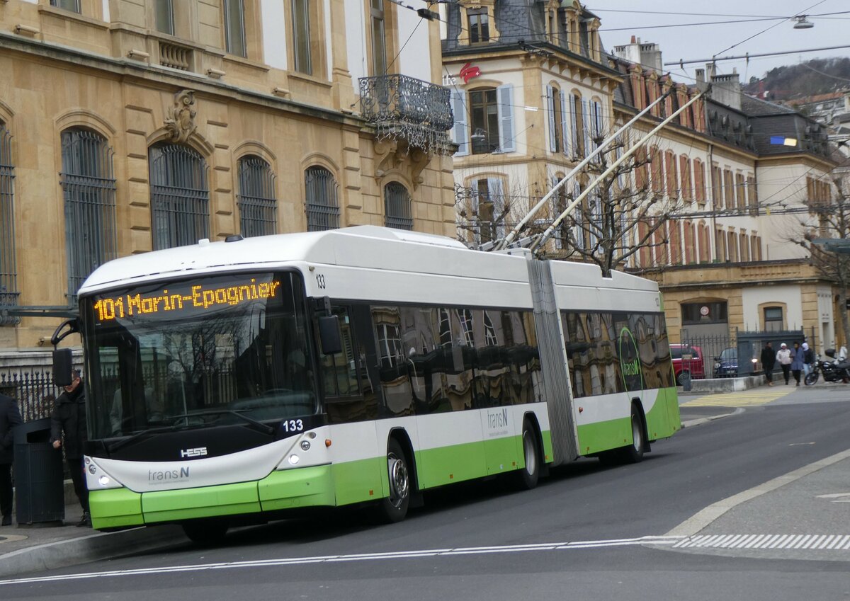 (258'943) - transN, La Chaux-de-Fonds - Nr. 133 - Hess/Hess Gelenktrolleybus (ex TN Neuch�tel Nr. 133) am 26. Januar 2024 in Neuch�tel, Place Pury