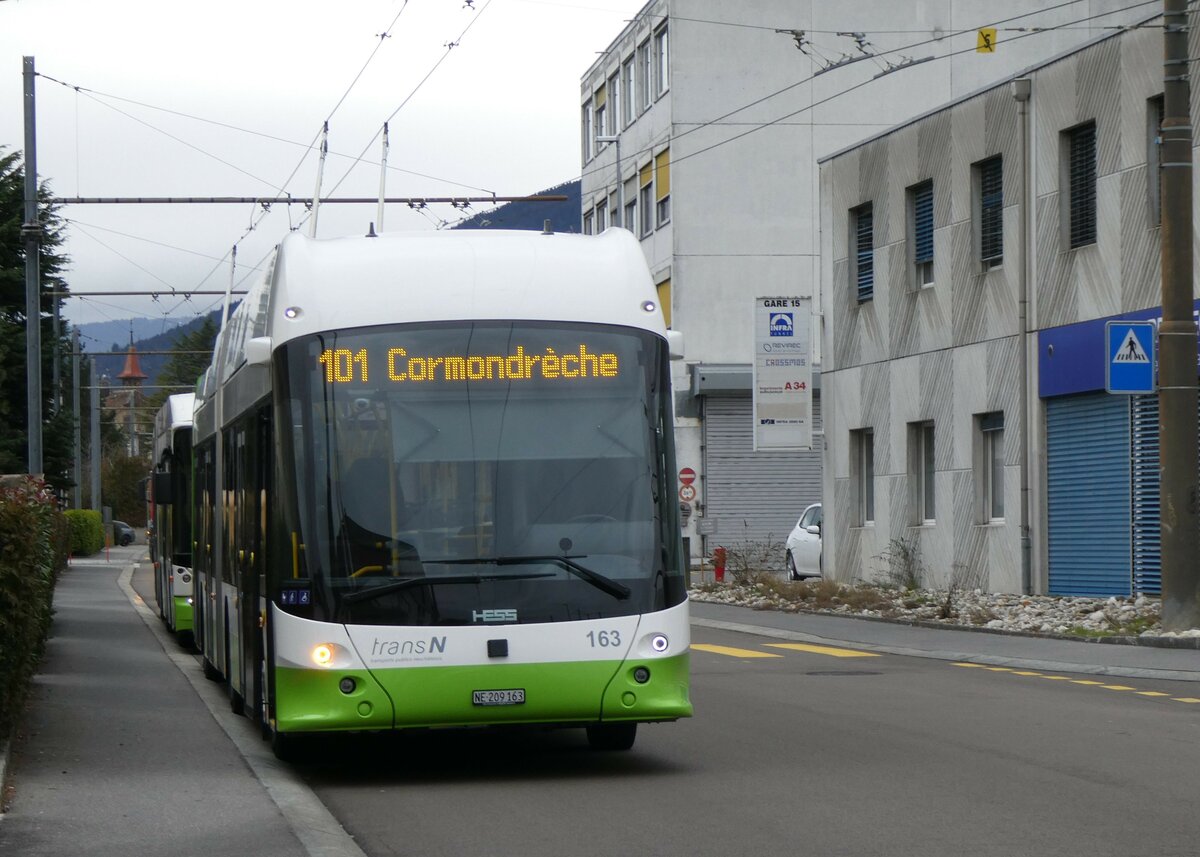 (258'946) - transN, La Chaux-de-Fonds - Nr. 163/NE 209'163 - Hess/Hess Gelenktrolleybus am 26. Januar 2024 beim Bahnhof Marin-�pagnier