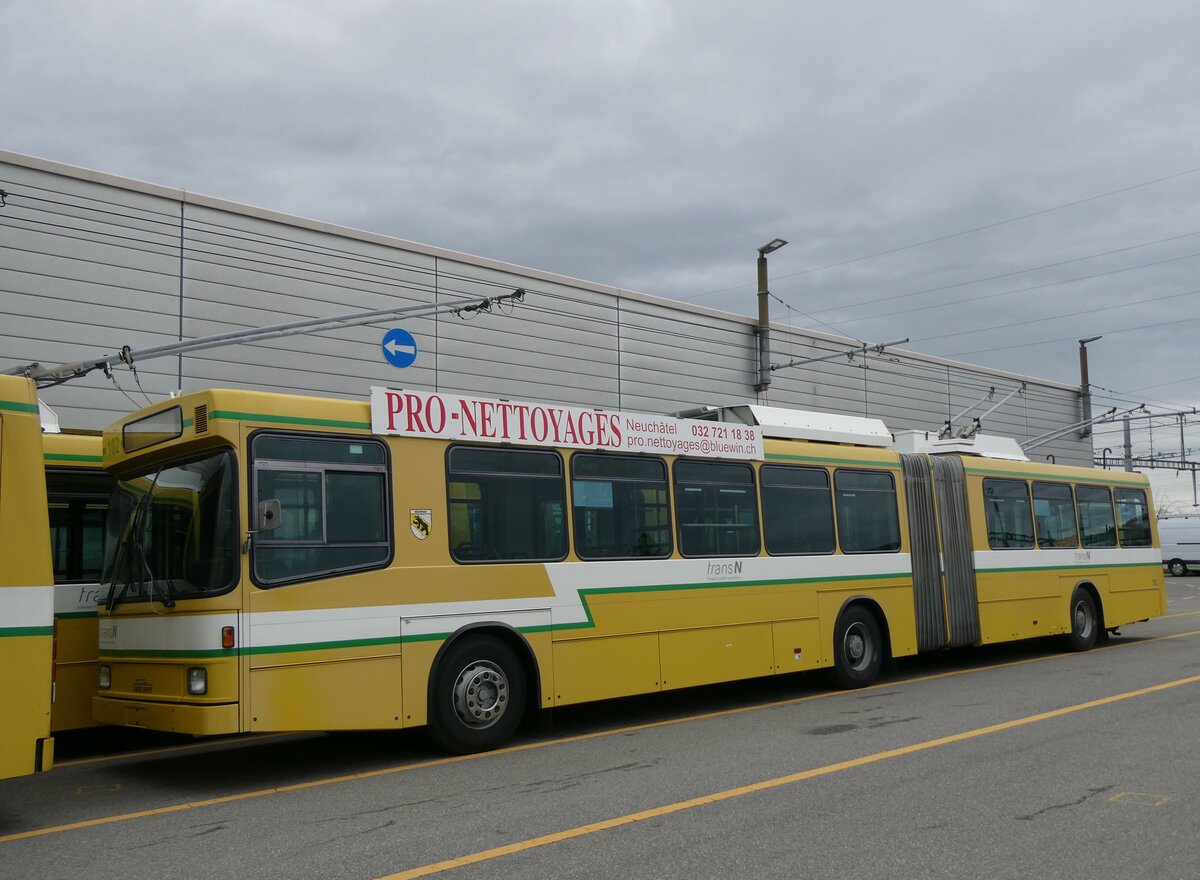 (258'952) - transN, La Chaux-de-Fonds - Nr. 102 - NAW/Hess Gelenktrolleybus (ex TN Neuch�tel Nr. 102) am 26. Januar 2024 in Marin, D�p�t