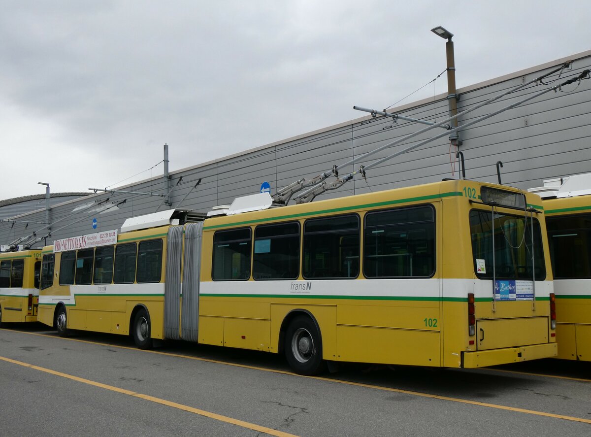 (258'956) - transN, La Chaux-de-Fonds - Nr. 102 - NAW/Hess Gelenktrolleybus (ex TN Neuch�tel Nr. 102) am 26. Januar 2024 in Marin, D�p�t