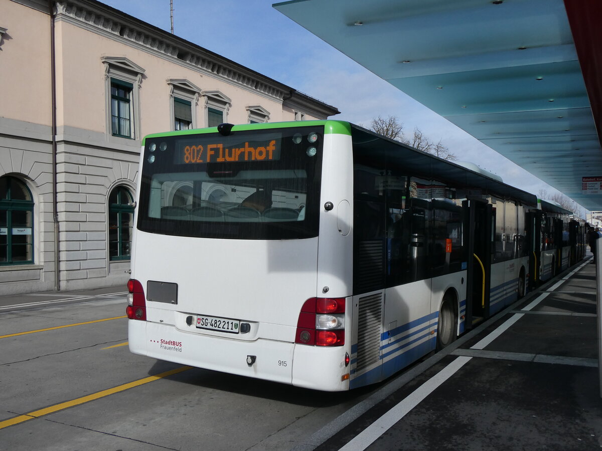 (259'050) - StadtBUS, Frauenfeld - Nr. 915/SG 482'211 - MAN (ex RTB Altst�tten Nr. 915; ex PostBus/A BD 15'345) am 2. Februar 2024 beim Bahnhof Frauenfeld