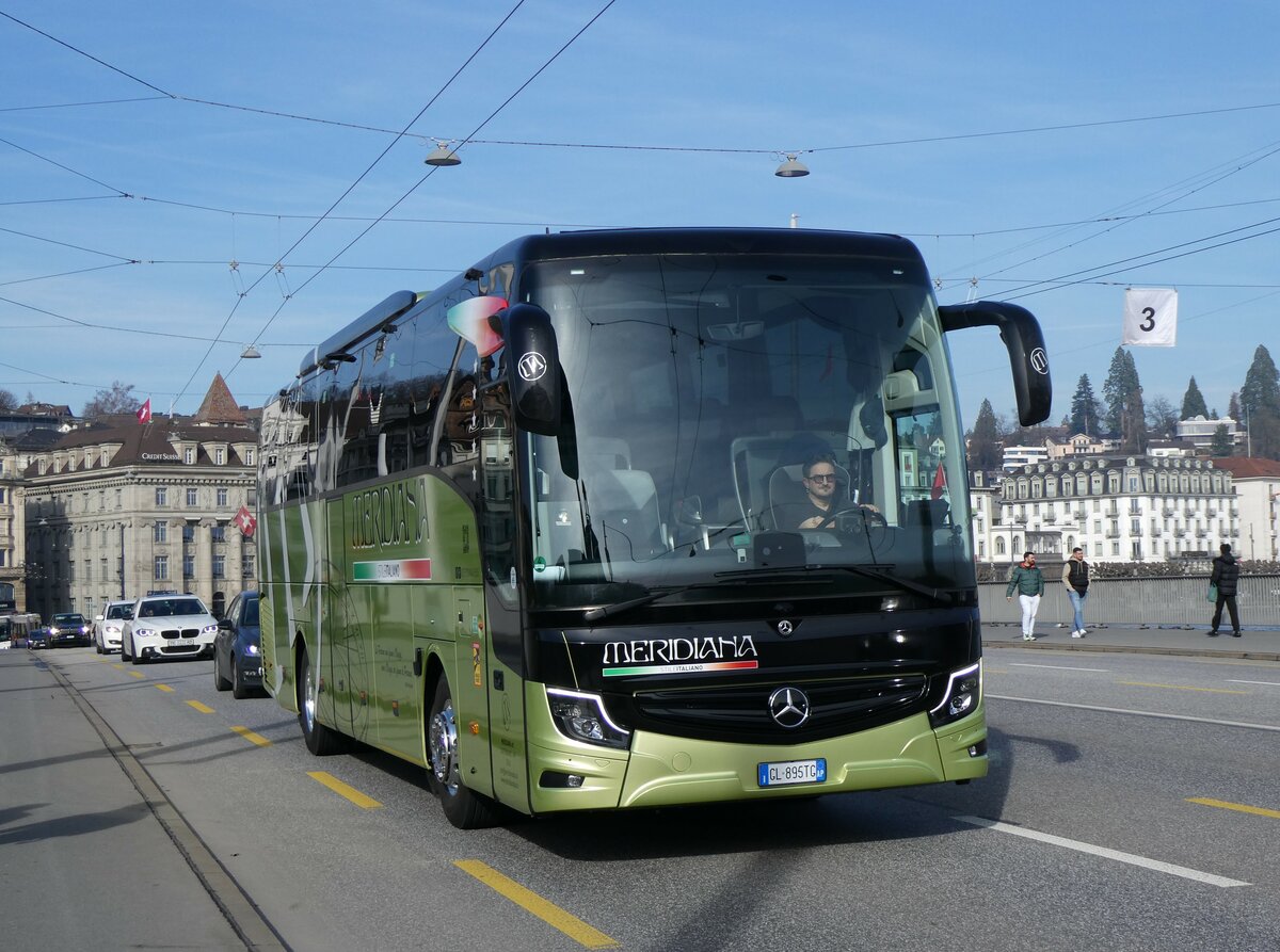 (259'145) - Aus Italien: Meridiana, Ascoli Piceno - GL-895 TG - Mercedes am 6. Februar 2024 in Luzern, Bahnhofbr�cke