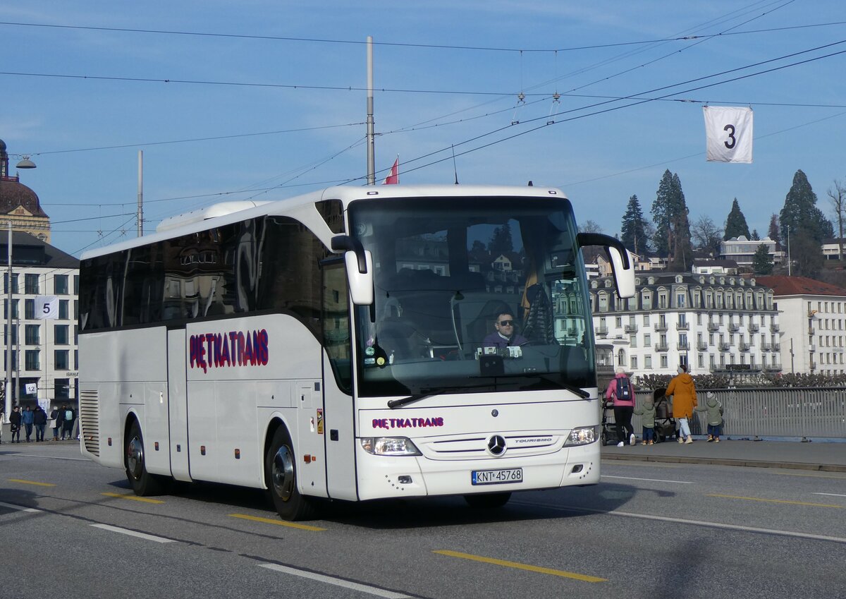(259'156) - Aus Polen: Pietkatrans, Boleslaw - KNT 45'768 - Mercedes am 6. Februar 2024 in Luzern, Bahnhofbr�cke