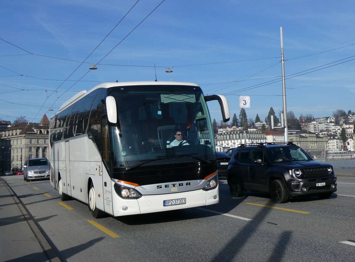(259'173) - Aus Polen: Efekt Trans, Gniewczyna Lancucka - RPZ 37'303 - Setra am 6. Februar 2024 in Luzern, Bahnhofbr�cke 