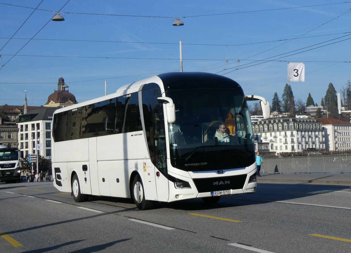 (259'200) - Aus Ungarn: MR Reisen, Pilisszentiv�n - RGM-570 - MAN am 6. Februar 2024 in Luzern, Bahnhofbr�cke