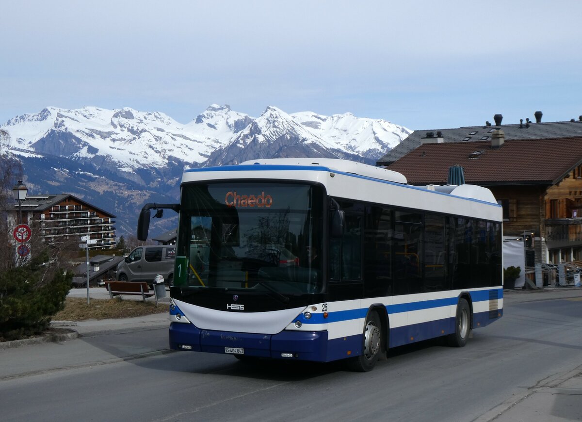 (259'353) - Lathion, Sion - Nr. 25/VS 404'042 - Scania/Hess (ex AHW Horgen; ex ZVB Zug Nr. 140) am 16. Februar 2024 in Haute-Nendaz, T�l�cabine