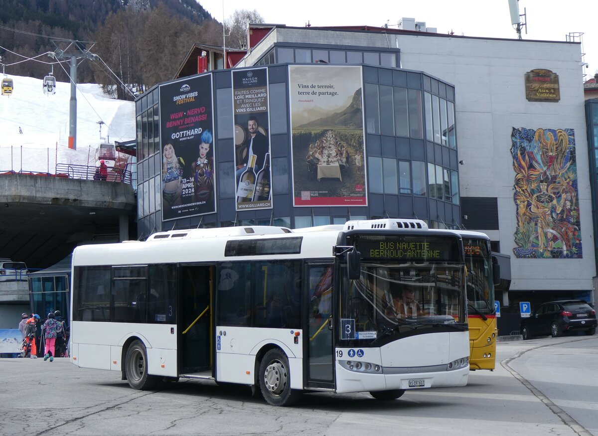 (259'356) - Lathion, Sion - Nr. 19/VS 197'617 - Solaris (ex Interbus, Yverdon Nr. 42; ex BRH ViaBus, D-Speyer; ex FirstGroup RheinNeckar, D-Speyer) am 16. Februar 2024 in Haute-Nendaz, T�l�cabine 