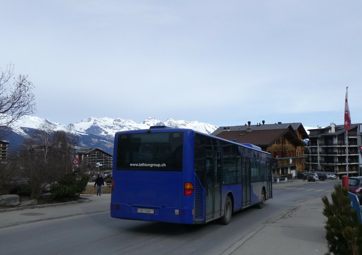 (259'360) - Lathion, Sion - Nr. 11/VS 5368 - Mercedes (ex VZO Gr�ningen Nr. 74) am 16. Februar 2024 in Haut-Nendaz, T�l�cabine